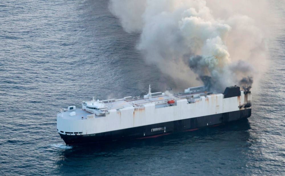 Brennende „Morning Midas“ südlich von Alaska am 3. Juni 2025: Veraltete Löschsysteme?