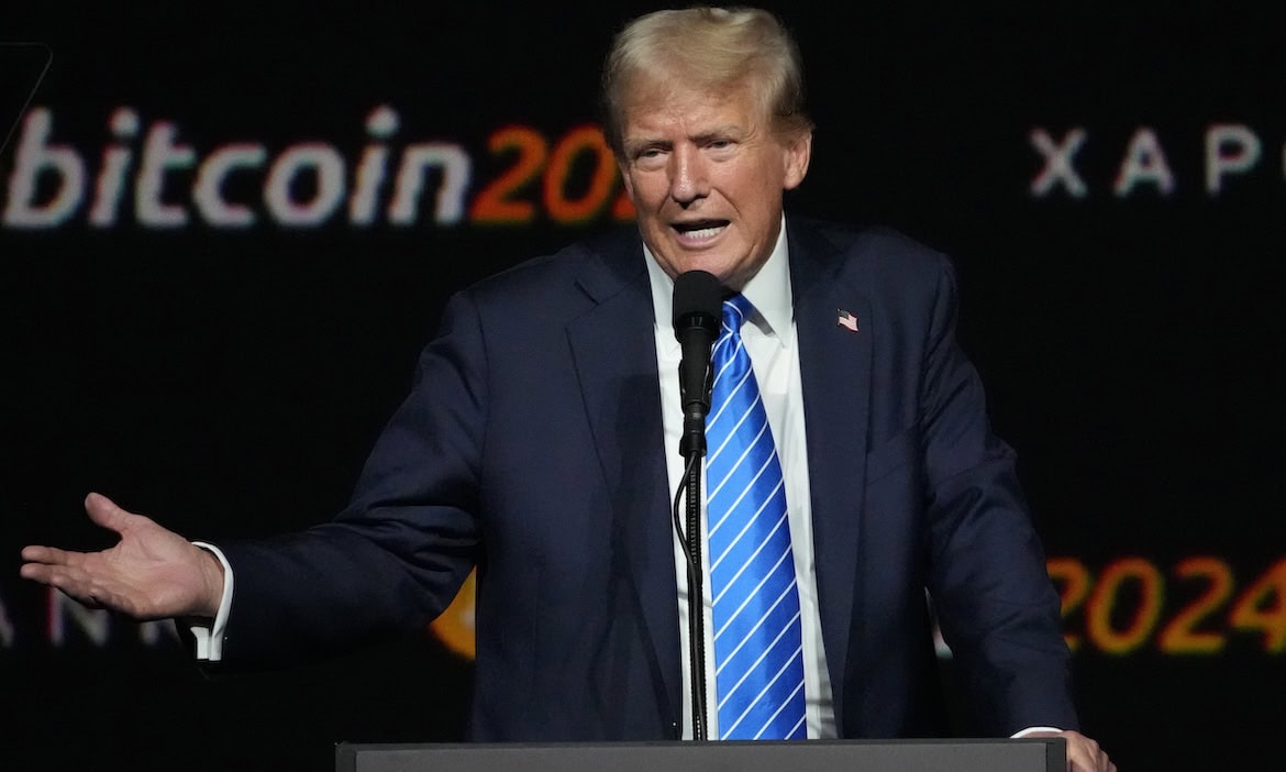US-Präsident Donald Trump bei einer Kryptokonferenz 2024: Der US-Präsident will unter anderem Bitcoin als Anlageoption in den 401(k)-Plan aufnehmen.