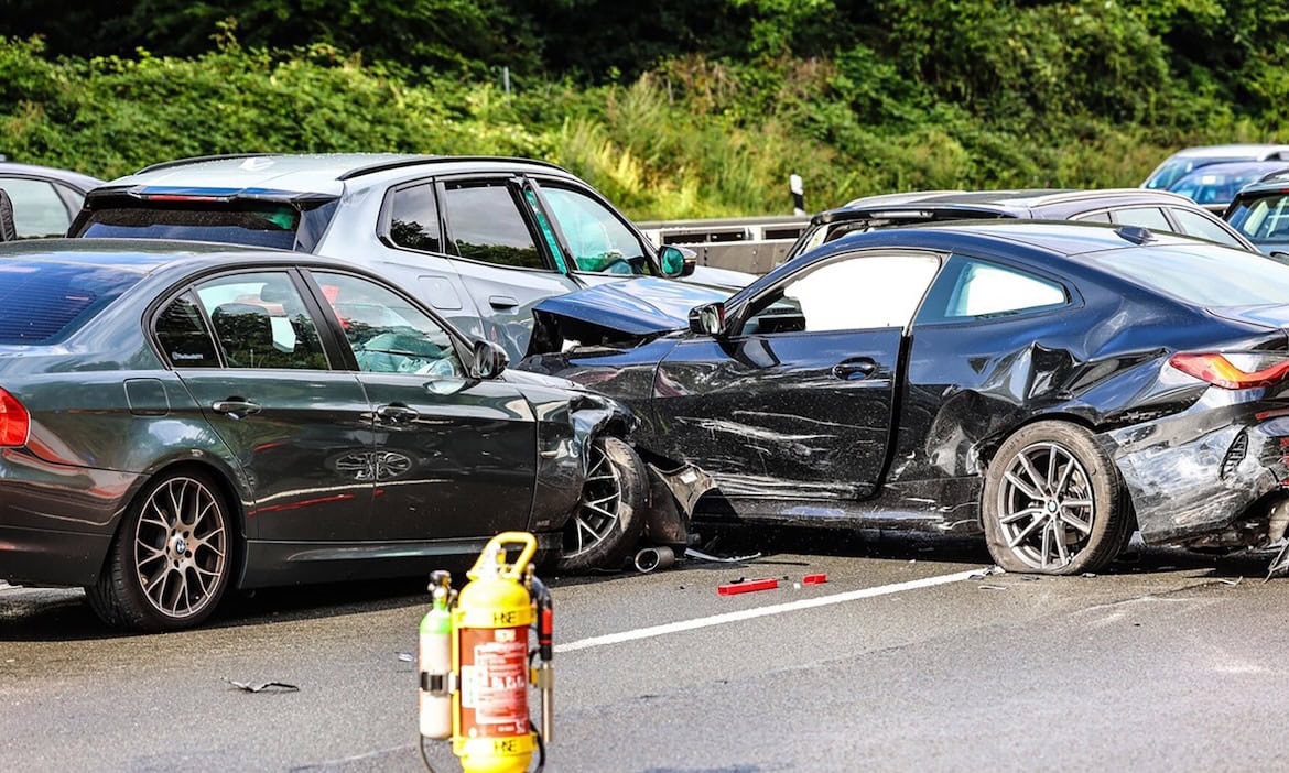 Massenkarambolage auf einer deutschen Autobahn: Mit einer guten Schadenbearbeitung können Versicherer bei ihren Kunden punkten.